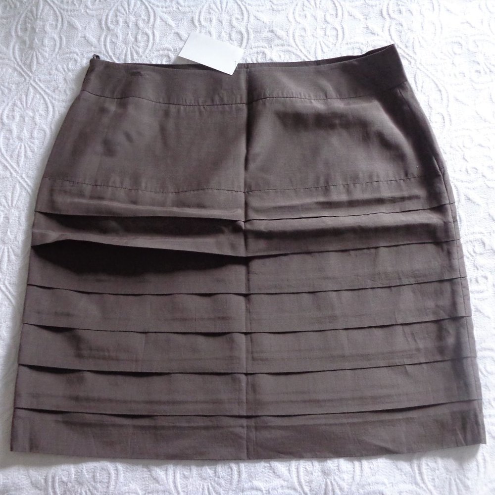 New with tag! H&M neutral taupe / brown tiered mini skirt with layered pleats